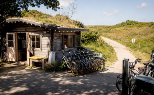 Fietsstuur en verhuurbord buiten