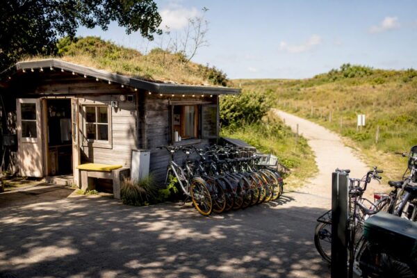 Fietsstuur en verhuurbord buiten