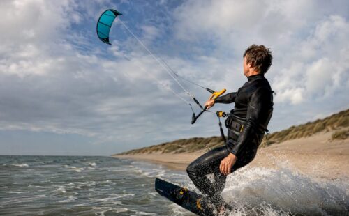 Kitesurfen op de Noordzee bij Ameland