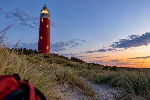 Vuurtoren Bornrif boven de duinen