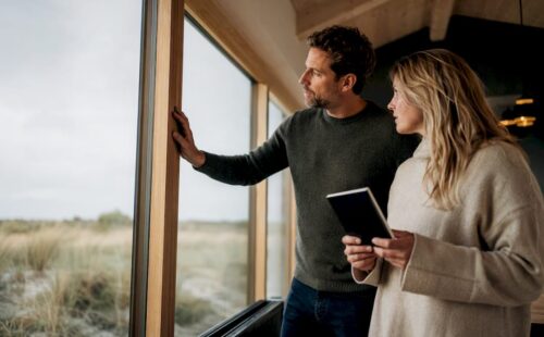 Stel beoordeelt de duurzame eigenschappen van een vakantiehuis