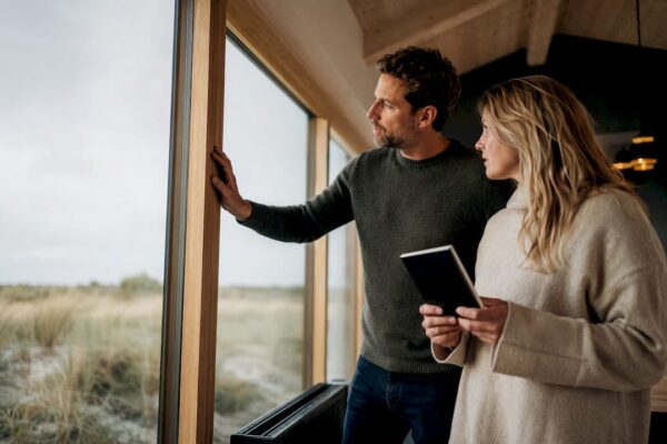 Stel beoordeelt de duurzame eigenschappen van een vakantiehuis