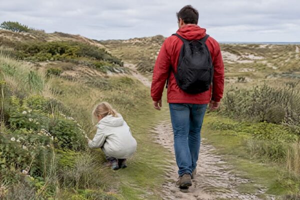 Gezin ontdekt het lentelandschap op Ameland